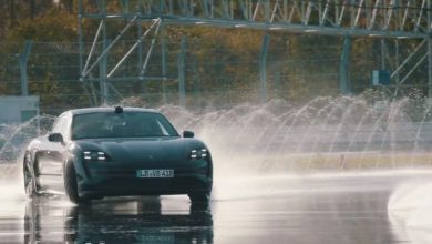 Photo de Porsche Taycan : un drift pour un livre